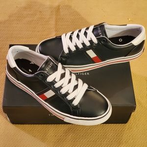 Tommy Hilfiger Womans Oneas Sneakers